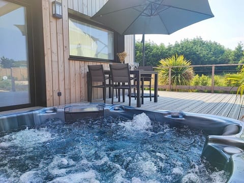 Private covered hot tub accessible all year round 