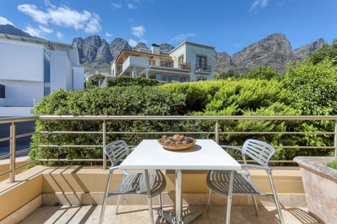 Backup-Powered Camps Bay Garden Apartment 1