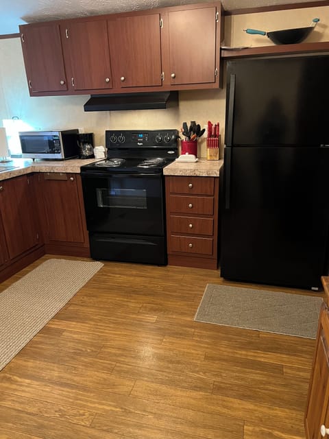 Kitchen full size appliances
Microwave dishwasher. Keurig coffee maker