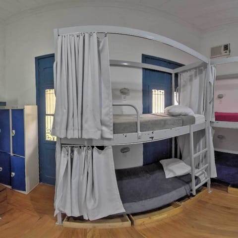6 bedrooms, iron/ironing board, WiFi, bed sheets