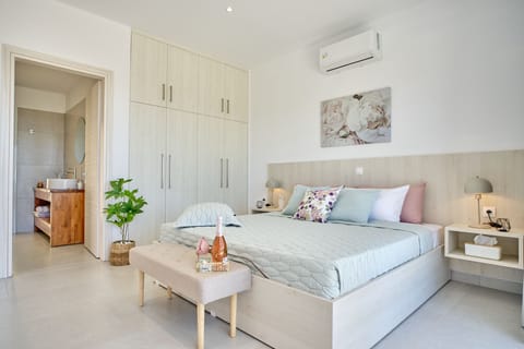 Lefkimmiatis Villa Erika Newly Built Bedroom