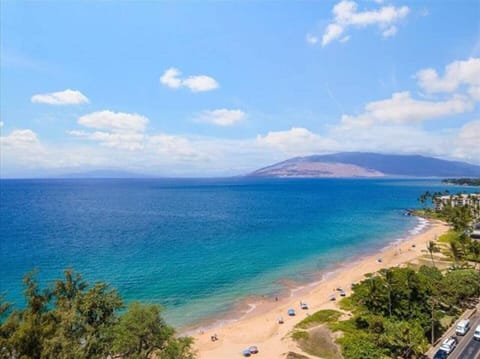 Beach nearby, sun loungers, beach towels