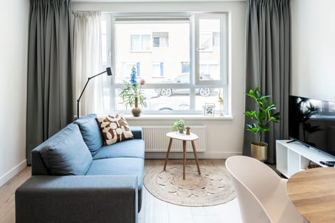 Stay in a stylish and cheap studio apartment in Eindhoven Center at Bed and Coffee, close to stores and restaurants.