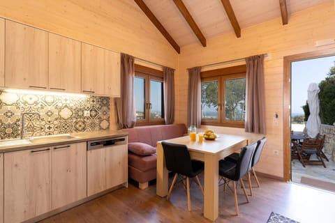 Fantastic views wooden villa,Near tavern, Maroulas village,Rethymno