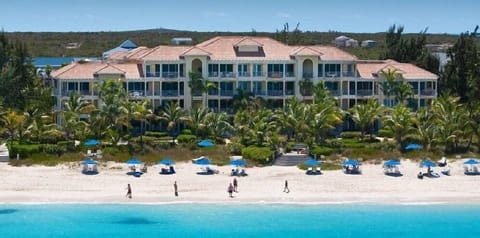 Beach nearby, sun loungers, beach towels