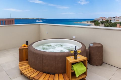 Outdoor spa tub