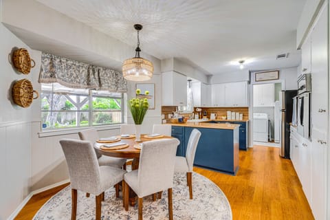 Dining Area | Dishware/Flatware