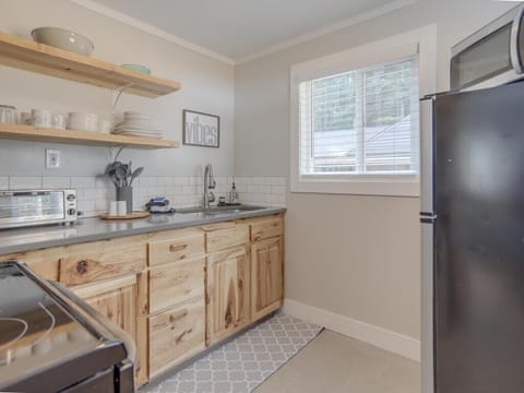 Our well-equipped kitchen makes preparing simple meals a breeze.