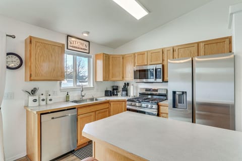 Kitchen | Cooking Basics | Drip Coffee Maker w/ Coffee