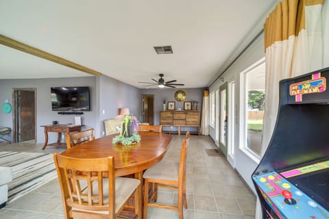 Dining Area | Dishware & Flatware Provided