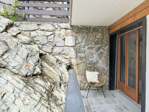 Property, Chair, Building, Bedrock, Wall, Wood, Real Estate, Flooring, Composite Material, Door