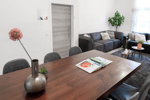 Where every meal feels special in a stylish setting. Stylish comfort at Bed and Coffee – relax like home in the heart of Centrum Antwerpen.