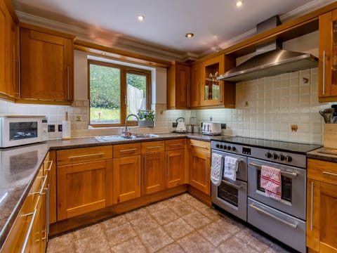 Kitchen | Derwen Haidd - Afan Holiday Cottages, llanafan/Aberystwyth