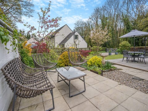 Sitting-out-area | Miners Arms Cottage, Stepaside, near Saundersfoot