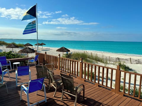 Beach nearby, sun loungers, beach towels