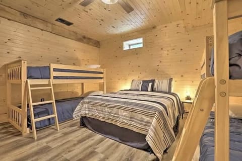 5 bedrooms, desk, travel crib, free WiFi