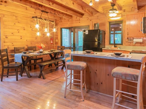 Sitting area for 8? Right this way, please.
