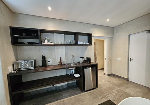 Fourth self contained studio with queen bed, kitchenette & ensuite bathroom