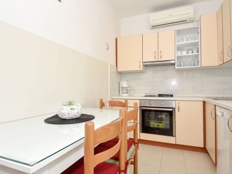 Cloud, Water, Sky, Plant, Property, Azure, Natural Landscape, Swimming Pool, Tree, Vegetation