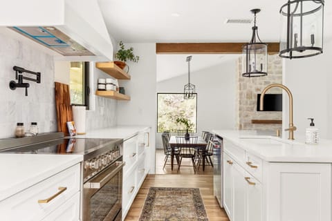 Kitchen -> 6 burner stove, Wine closet, Mini bar with 4 barstools