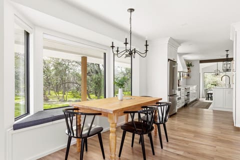 Your private breakfast nook while enjoying the views!