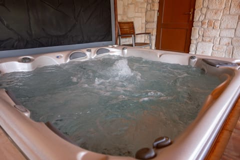 Indoor spa tub