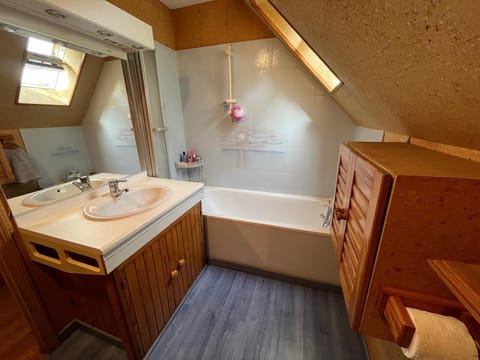 Combined shower/tub, hair dryer, towels, soap