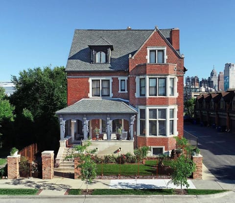 Bernard Ginsburg Mansion (1898)