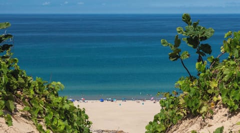 Beach nearby, sun loungers, beach towels