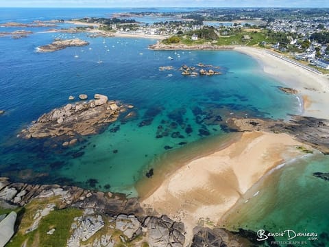 Beach nearby, sun loungers