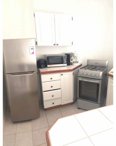 Fridge, oven, stovetop, cookware/dishes/utensils