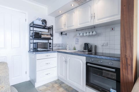 36 Beach Court - 1 Bed Apartment - Saundersfoot (18658)