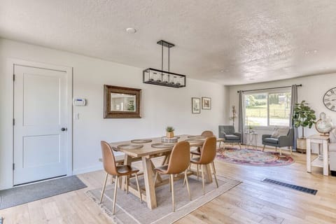 Enjoy meals with a view! This bright dining area is perfect for enjoying time together.