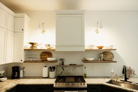 1st FL | Full- Amenity Kitchen