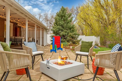 Conversations under the open sky arund a firepit