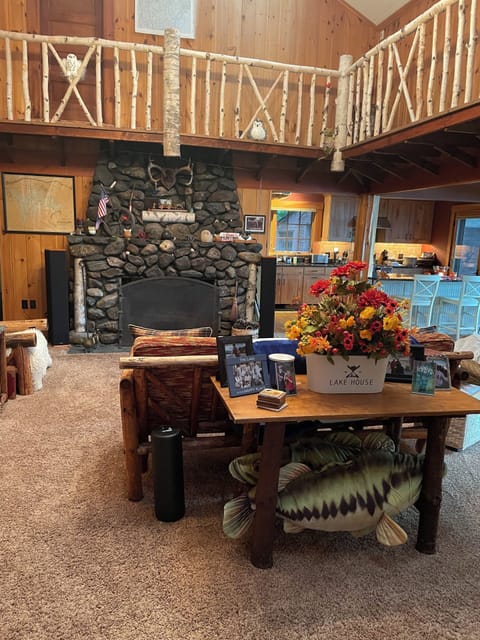Private Lakefront Home on Squam Lake! Close to town. Standard-Hütte in Squam Lake