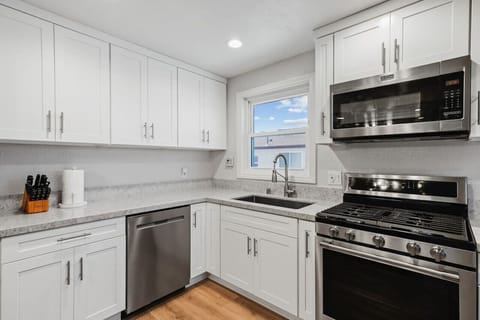 Fully equipped kitchen with dishwasher, microwave and oven range.