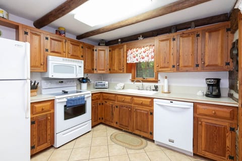 Prepare an intimate meal for 2 or a feast for 8 in this well appointed kitchen.
