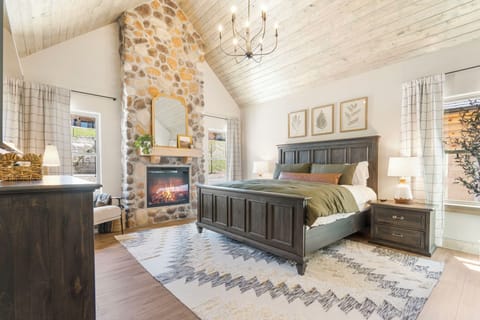 Main Floor King Ensuite; No Stairs