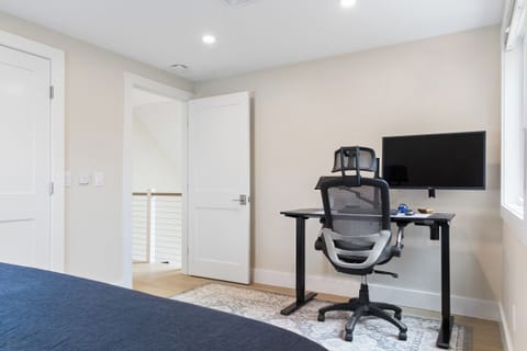 4 bedrooms, in-room safe, desk, iron/ironing board