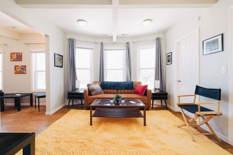 "This gem was very clean and made you feel right at home! Host was very helpful and responded quickly. Neighbor are quiet and friendly. Highly recommend!!" - Christina, 5 Star Review