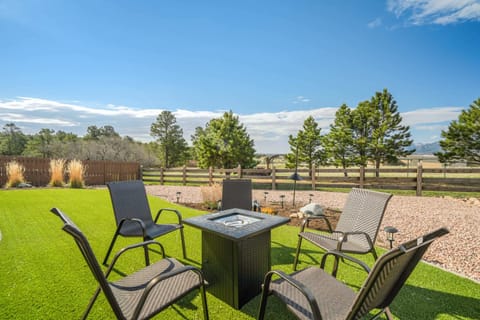 Spacious backyard space for your family and friends to enjoy!
