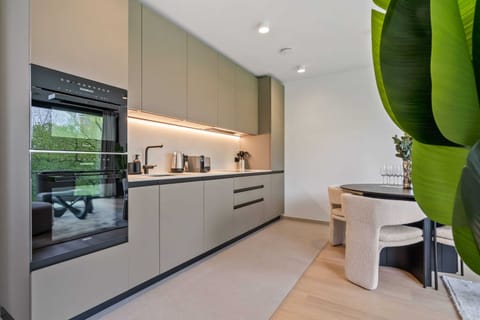 Culinary elegance: A kitchen and dining space designed for delightful gatherings.