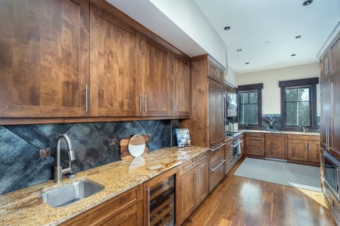 3.1-mountain-village-elkstone-retreat-kitchen2