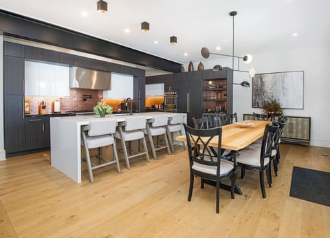 Dining Area & kitchen
