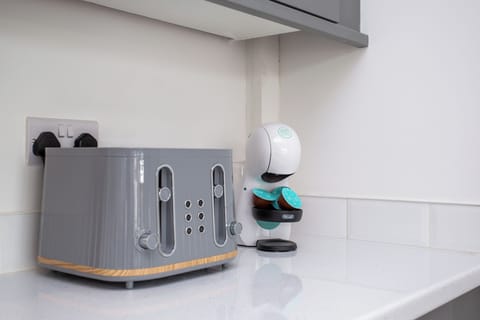 Equipped with modern amenities including a microwave and coffee machine, every convenience is at your fingertips, allowing you to indulge in your favorite treats with ease.