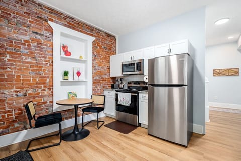 Fully Furnished Eat In Kitchen