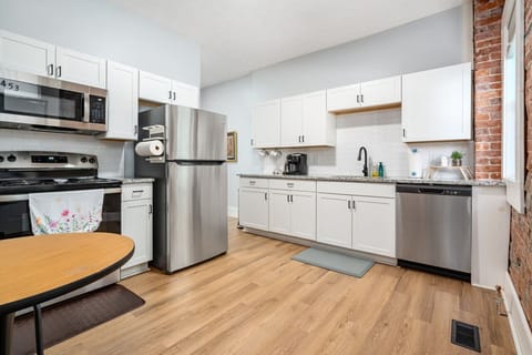 Fully Furnished Eat In Kitchen