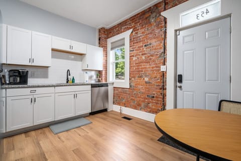 Fully Furnished Eat In Kitchen