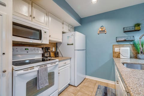 Kitchen | 1st Floor | Drip Coffee Maker | Toaster | Blender | Cooking Basics